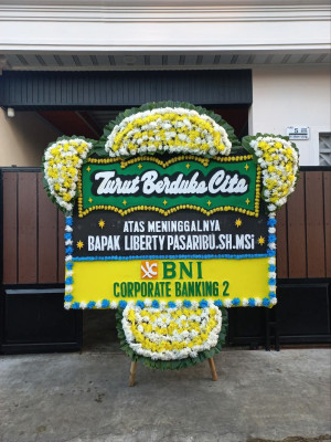 Papan Bunga Duka di Ciampel