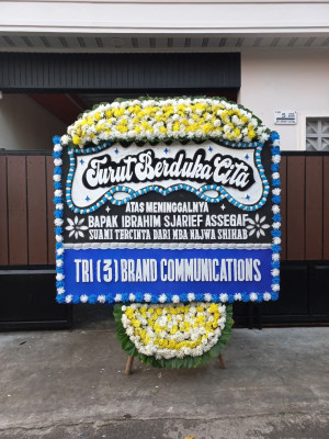 Papan Bunga Duka di Ciampel